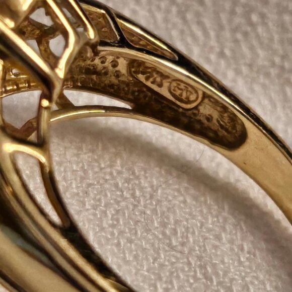 Elegant Pink Jade Ring in 14K Gold setting - Picture 5 of 5